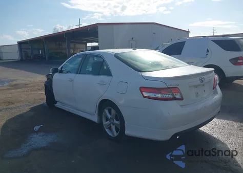 2011 Toyota Camry Se z USA, uszkodzony, nr VIN 4T1BF3EK2BU607253